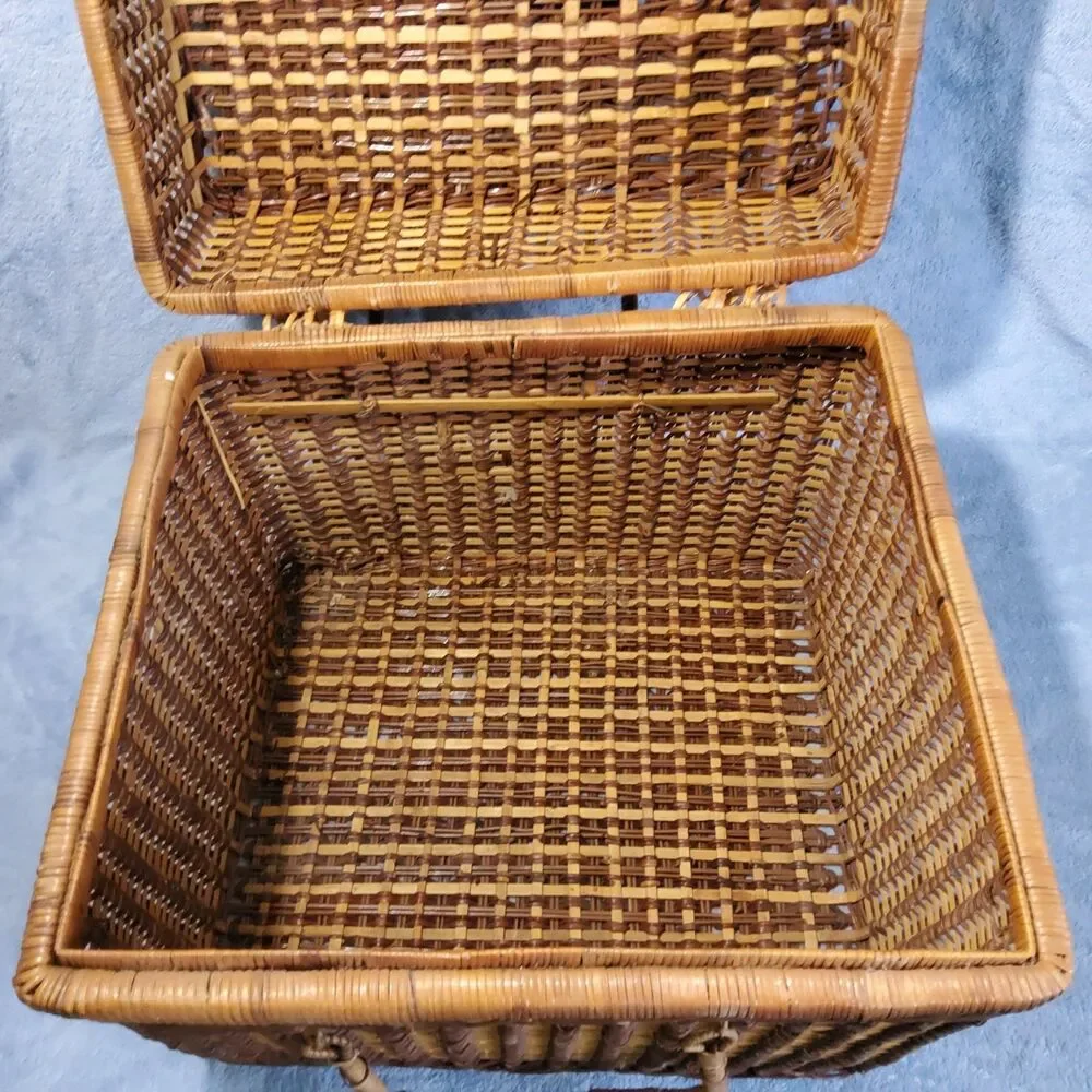 Vintage Large Two-Tone Woven Wicker Picnic Basket Storage Trunk Hinged Lid 15x13